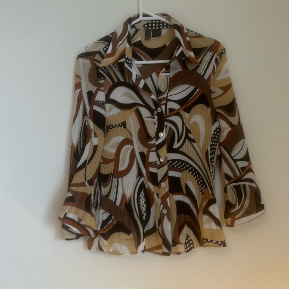 Cute button fronted lightweight top,